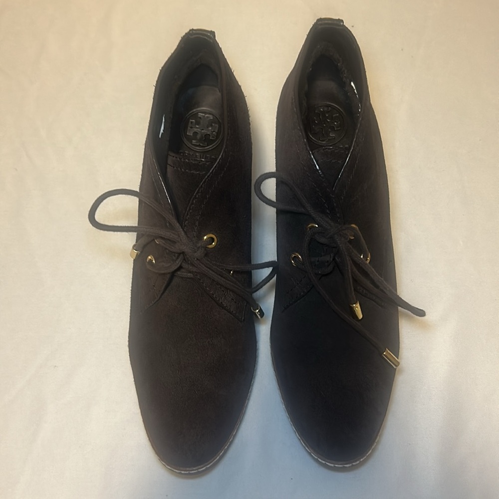 Like New Tory Burch Hilary Brown Suede Lace Up Ankle Booties Women’s Size 9.5 M - Picture 3 of 16